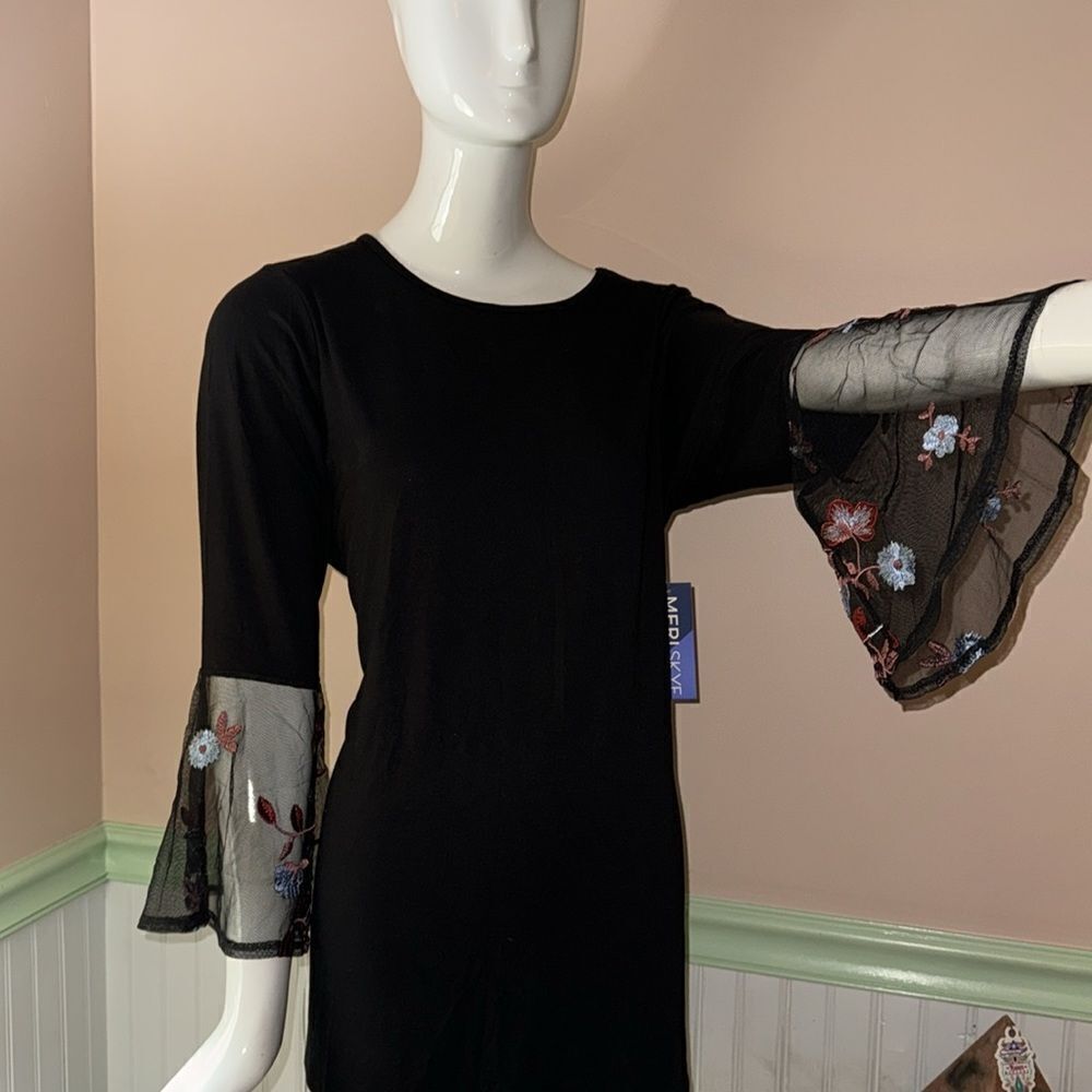 MERISKYE top  with sheer floral sleeve